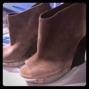 Vince Cumato 7.5 Suede leather peep toe wedge